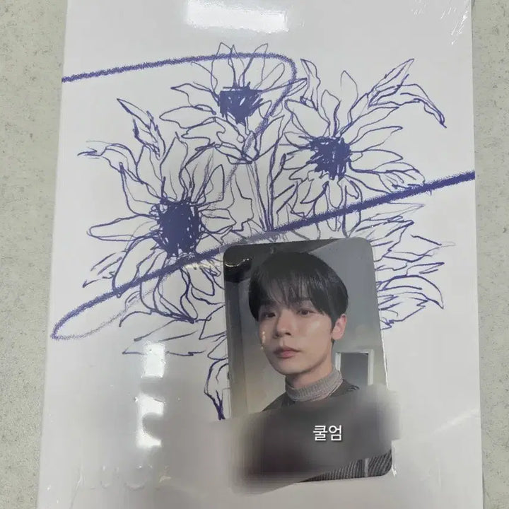 [BUNJANG] Lucy Shin Yechan Signed Photocard + Sealed Sun Album / [가정조정가능] 루시 신예찬 선 럭드 싸인포카 + 미개봉 선 앨범