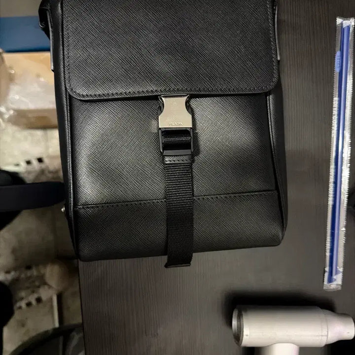 [BUNJANG] Prada Saffiano Leather Messenger Bag Black / 프라다 블랙 사피아노 메신저백