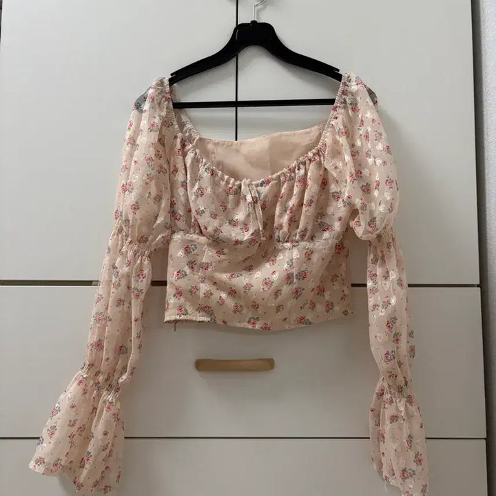 [BUNJANG] Flower Pattern Square Neck Crop Blouse / 플라워 패턴 스퀘어넥 크롭 블라우스