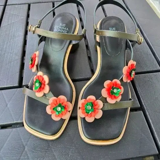 [BUNJANG] SUECOMMA BONNIE Flower Embellished Sandals (Size 245) / 슈콤마보니 플라워 장식 샌들245