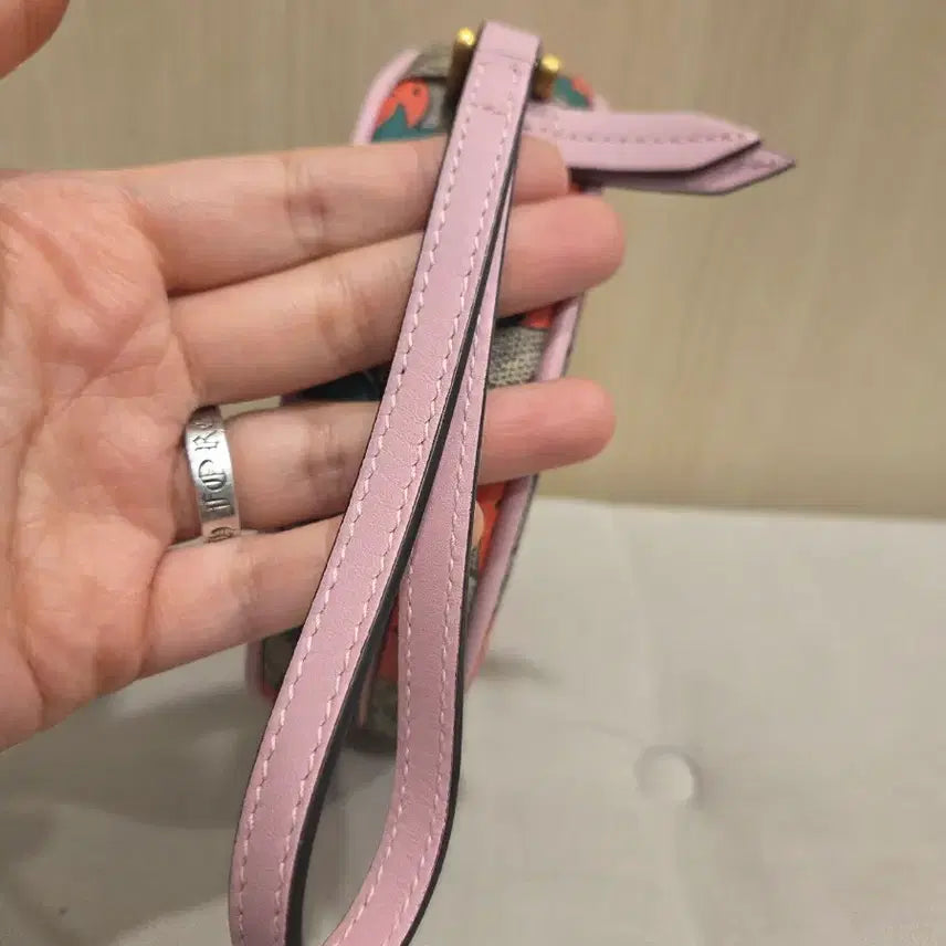 [BUNJANG] Gucci GG Strawberry Coin Pouch / 구찌 GG 스트로베리 동전 지갑 파우치