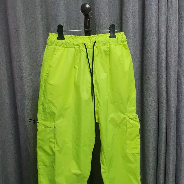 [BUNJANG] Stitch Fluorescent Jogger Pants / 스티치 형광 조거팬츠