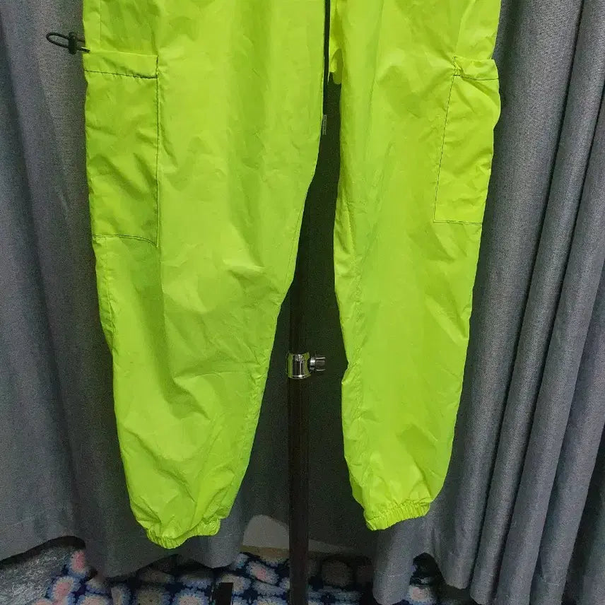 [BUNJANG] Stitch Fluorescent Jogger Pants / 스티치 형광 조거팬츠