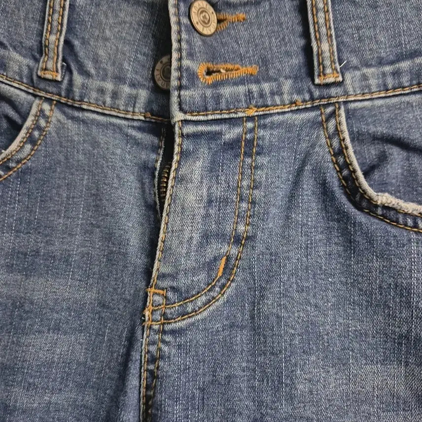 [BUNJANG] FLY UP Two-Button Cut-off Hem Jeans (Size S) / FLY UP 투버튼 청바지 S