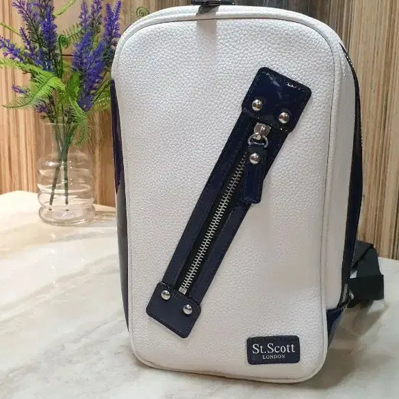[BUNJANG] St. Scott London White Sling Bag Backpack / St. Scott 런던 화이트 슬링백 백팩