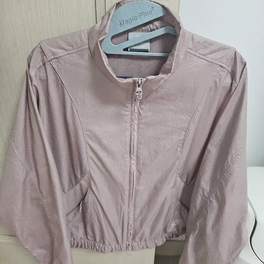 [BUNJANG] New Balance Essential Windbreaker Jacket - Size M / 뉴발란스 에센셜 바람막이 M사이즈