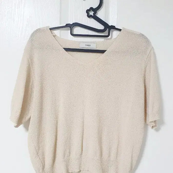 [BUNJANG] TWEE V-Neck Short Sleeve Knit Ivory Beige / TWEE 브이넥 반팔 니트 아이보리 베이지