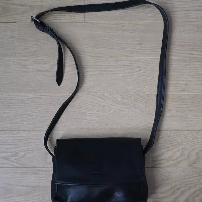 [BUNJANG] Bree Leather Crossbody Bag / Bree 브리 레더 크로스백