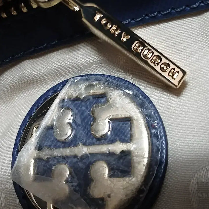 [BUNJANG] Tory Burch Navy Perforated Tote Bag / 토리버치 네이비 펀칭 토트백