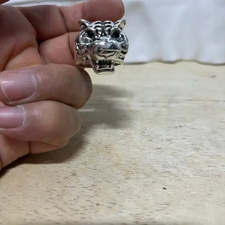 [BUNJANG] Tiger Head Engraved White Brass Ring / 호랑이머리가 세밀한 백동반지 /  요316