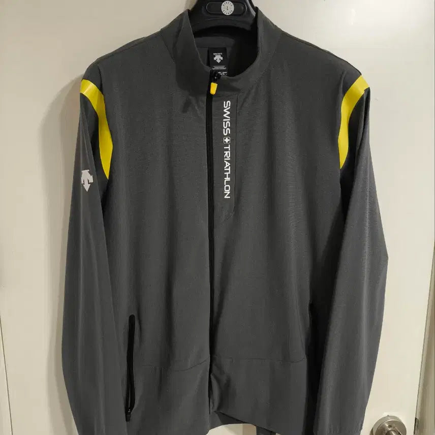 [BUNJANG] Descente Triathlon Functional Zip-Up Jacket / 110 데상트 트라이애슬론 기능성 집업 자켓