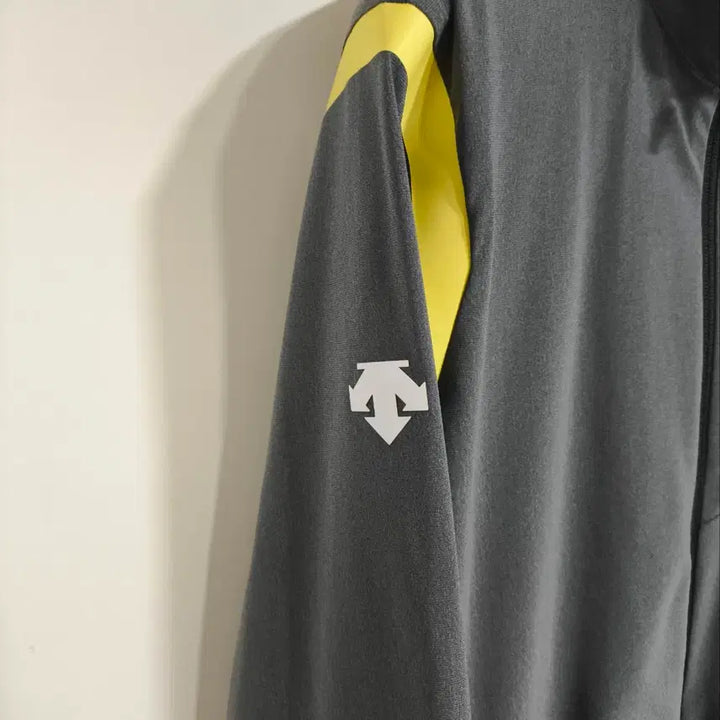 [BUNJANG] Descente Triathlon Functional Zip-Up Jacket / 110 데상트 트라이애슬론 기능성 집업 자켓