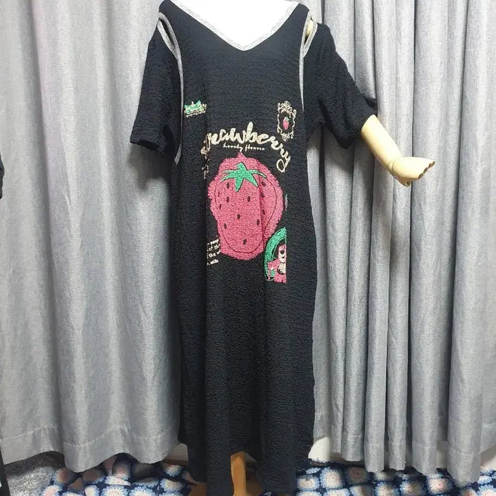 [BUNJANG] Strawberry Cute Maxi Dress / 딸기 귀염 맥시원피스