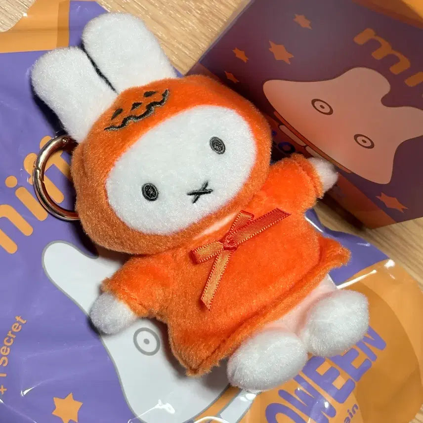 [BUNJANG] Miffy Halloween Pumpkin Plush Keychain / 할로윈 호박 미피