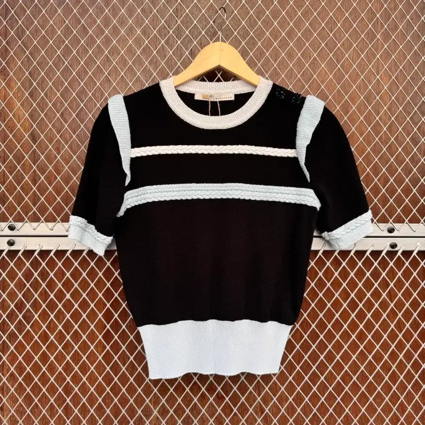 [BUNJANG] RENEEVEON Black Color Block Short Sleeve Knit Sweater S / RENEEEVON 레니본 쥬얼 블랙 배색 반팔 니트 스웨터 S