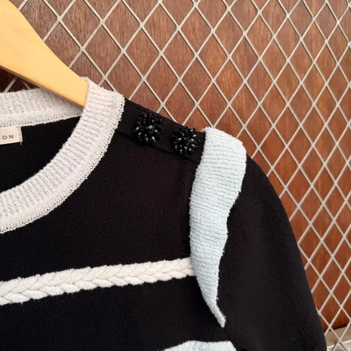 [BUNJANG] RENEEVEON Black Color Block Short Sleeve Knit Sweater S / RENEEEVON 레니본 쥬얼 블랙 배색 반팔 니트 스웨터 S