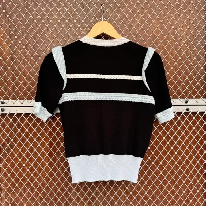 [BUNJANG] RENEEVEON Black Color Block Short Sleeve Knit Sweater S / RENEEEVON 레니본 쥬얼 블랙 배색 반팔 니트 스웨터 S