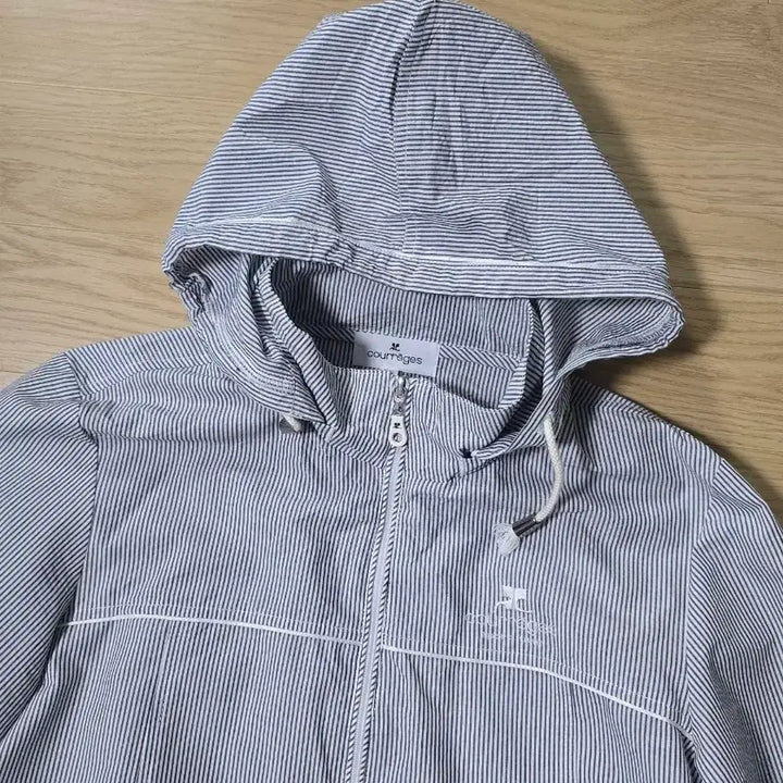 [BUNJANG] Courreges Striped Hood Windbreaker Size 38 / 꾸레쥬 스트라이프 후드 바람막이 38