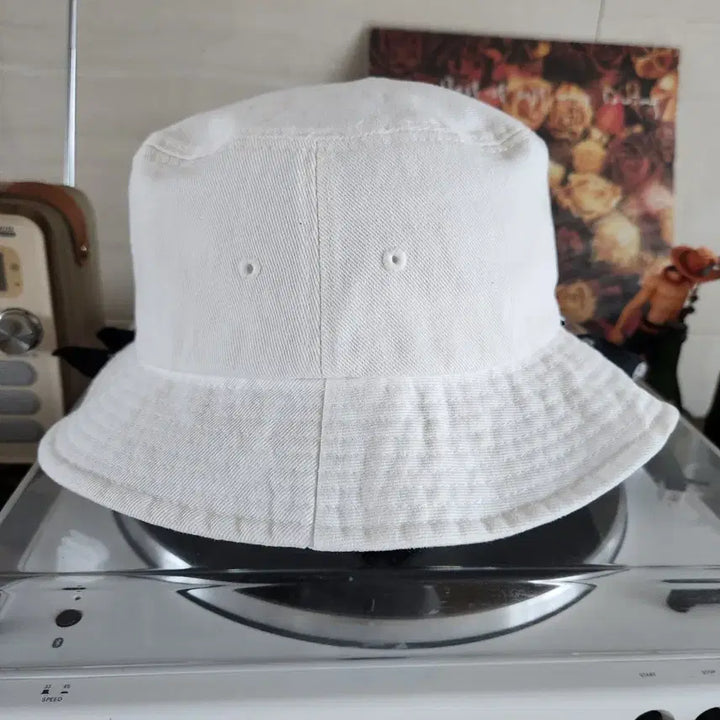 [BUNJANG] Fila White Bucket Hat (Size 56-57) / 휠라 화이트 버킷햇 사이즈 56에서57