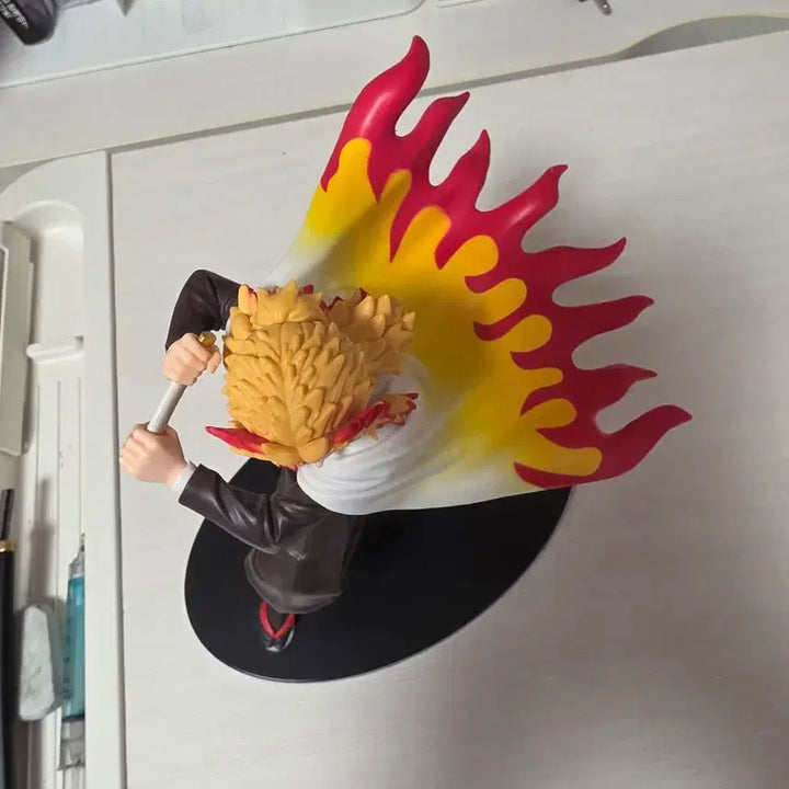 [BUNJANG] Kyojuro Rengoku Figure (Unsealed, Damaged Blade) / 렌코쿠 피규어 (개봉, 칼날 없음)