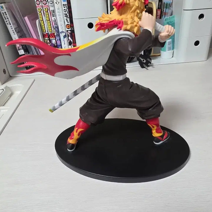 [BUNJANG] Kyojuro Rengoku Figure (Unsealed, Damaged Blade) / 렌코쿠 피규어 (개봉, 칼날 없음)