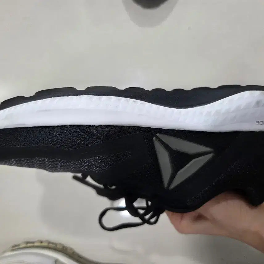 [SOLD OUT] 리복 러닝화 235