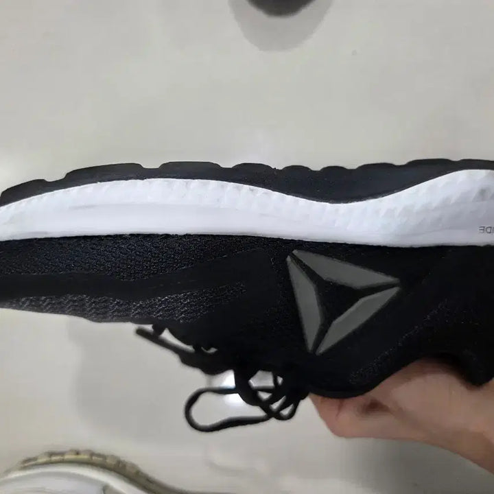 [SOLD OUT] 리복 러닝화 235