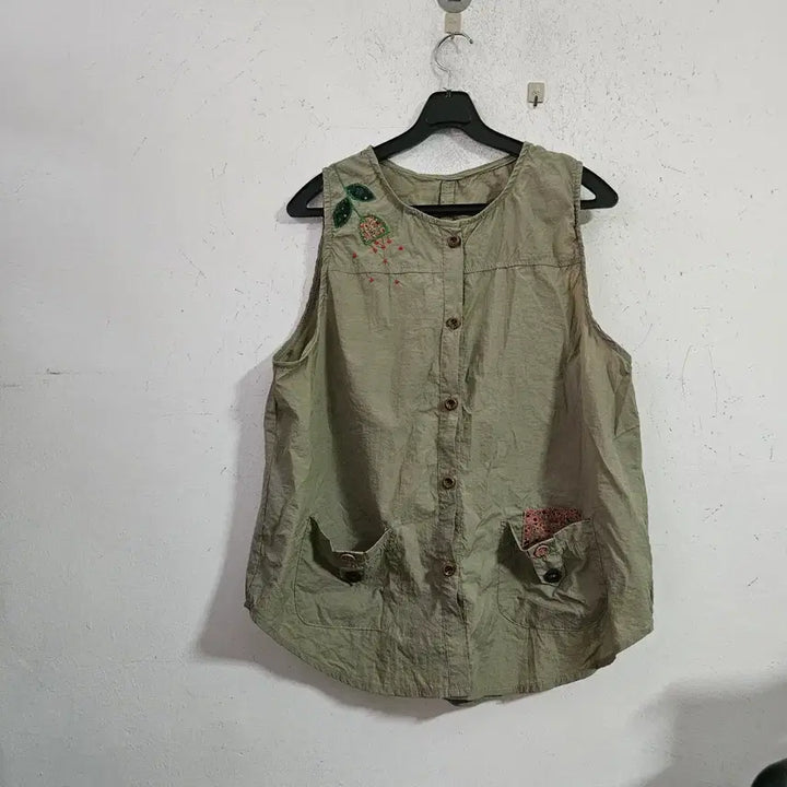 [BUNJANG] Vintage Khaki Embroidered Vest / 빈티지 카키색 자수 조끼 베스트