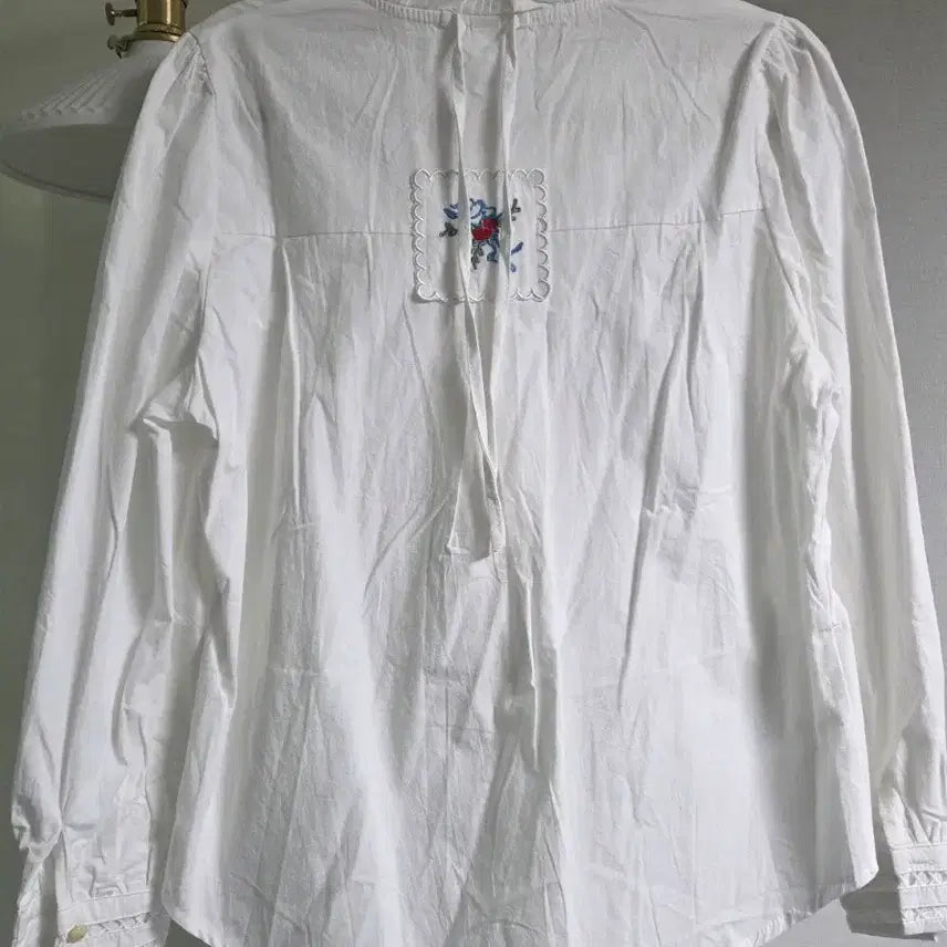 [BUNJANG] White Frill Blouse (L) / 화이트 프릴 블라우스 L