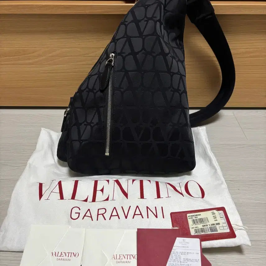 [BUNJANG] Valentino Triangles Logo Sling Bag / 발렌티노 삼각 슬링백