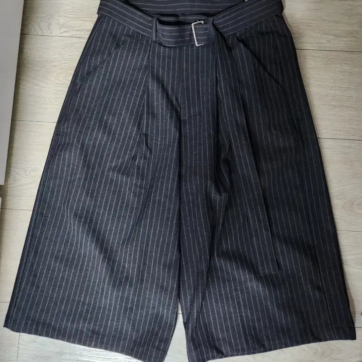 [BUNJANG] DNSR Bermuda Slacks Charcoal S / DNSR 버뮤다슬랙스 챠콜 S