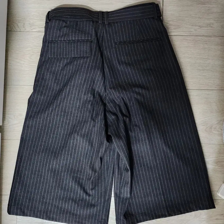 [BUNJANG] DNSR Bermuda Slacks Charcoal S / DNSR 버뮤다슬랙스 챠콜 S