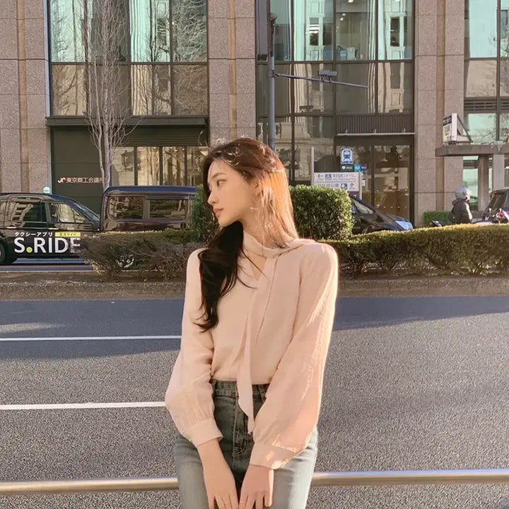 [BUNJANG] Self-Produced Impression Tulip Scarf Blouse / [자체제작] 퍼빗 임프레션 튤립 스카프 블라우스 아뜨랑스 프롬데이원
