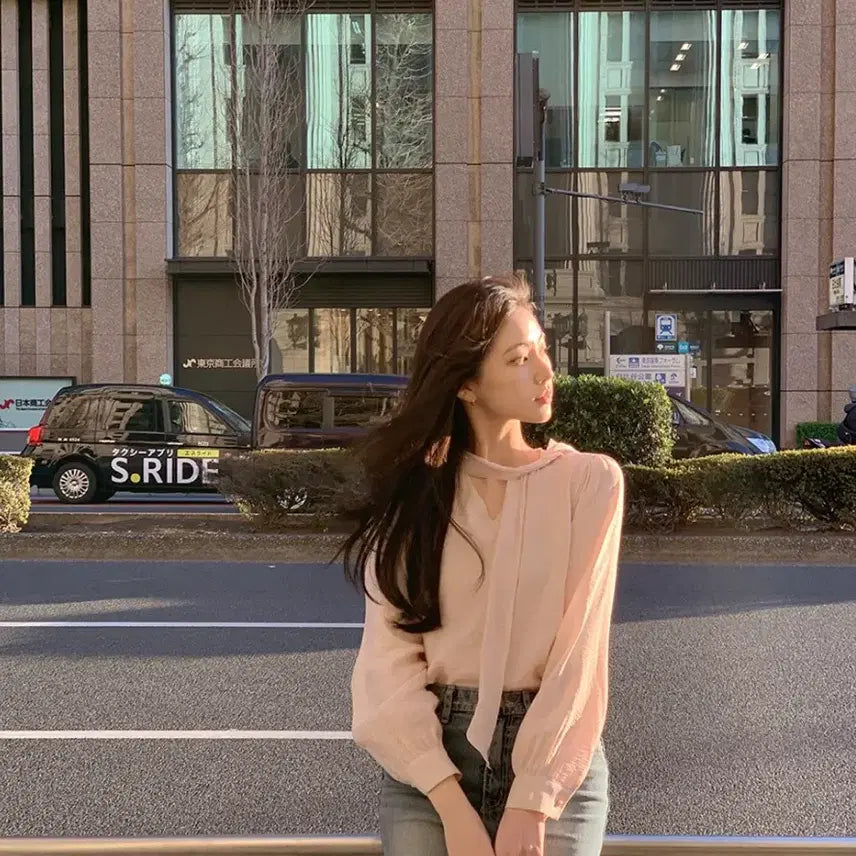 [BUNJANG] Self-Produced Impression Tulip Scarf Blouse / [자체제작] 퍼빗 임프레션 튤립 스카프 블라우스 아뜨랑스 프롬데이원
