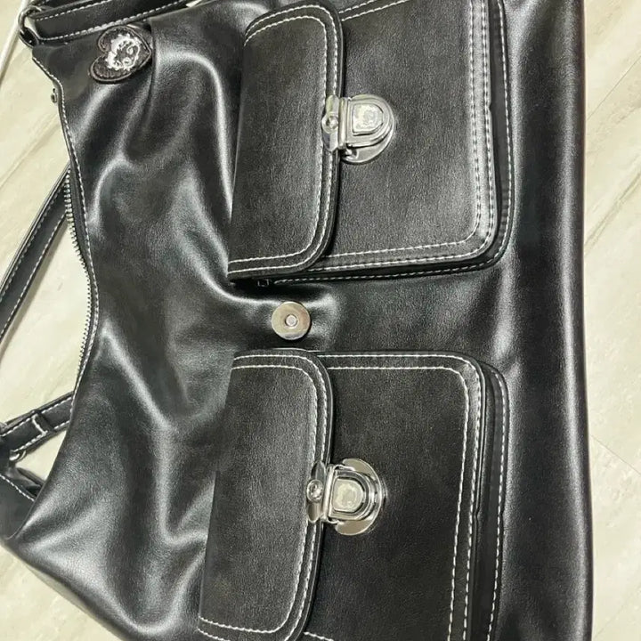 [BUNJANG] Betty Boop Stitch Leather Shoulder Bag Black / 베티붑 포켓 스티치 레더 숄더뱃 블랙 판매