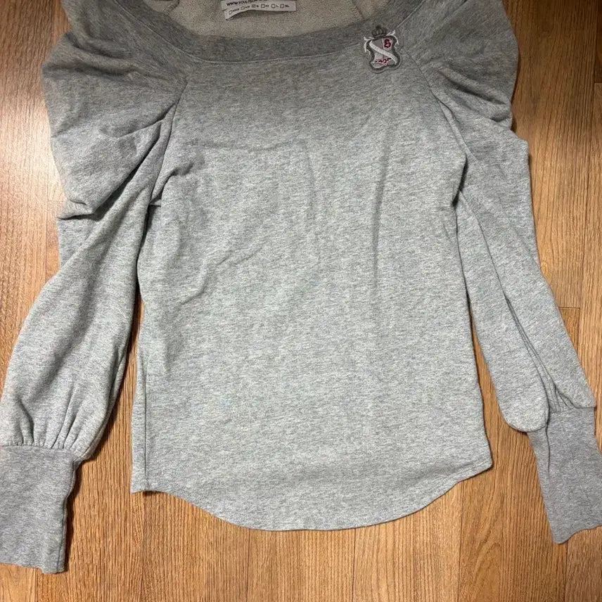 [BUNJANG] Sculptor Princess Off-Shoulder Top - Grey, Size S / 스컬프터 프린세스 오프숄더 그레이s