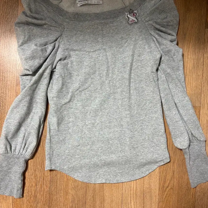 [BUNJANG] Sculptor Princess Off-Shoulder Top - Grey, Size S / 스컬프터 프린세스 오프숄더 그레이s