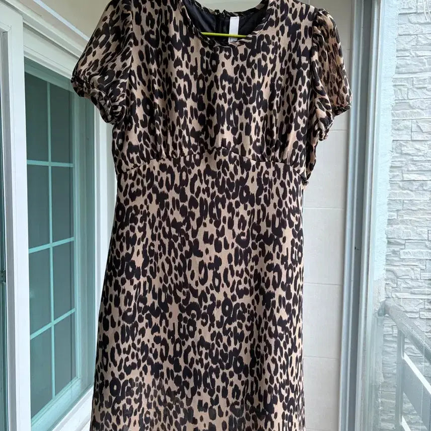 [BUNJANG] Kinda Cool Leopard Pattern Mini Dress / 카인다쿨 유투버 레오파드 패턴 원피스