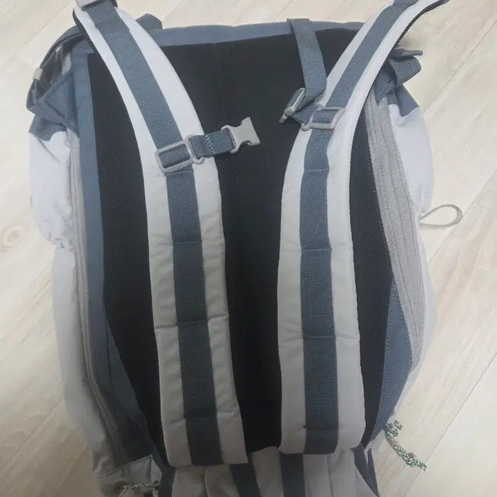 [BUNJANG] Parity Pocket Backpack Grey / 패리티  포켓 백팩 그레이