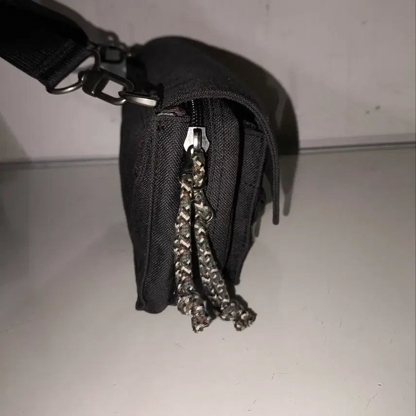 [BUNJANG] Kangol Glampling Mini Crossbody Bag with Multi-Pockets / 캉골 글램핑 미니 크로스백 멀티포켓