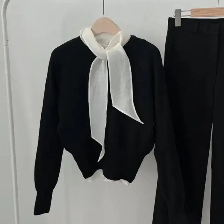 [BUNJANG] H.Room Sharen Cashmere Wool Round Knit / 에이치룸 하객룩 샤렌 캐시울 심플 라운드니트
