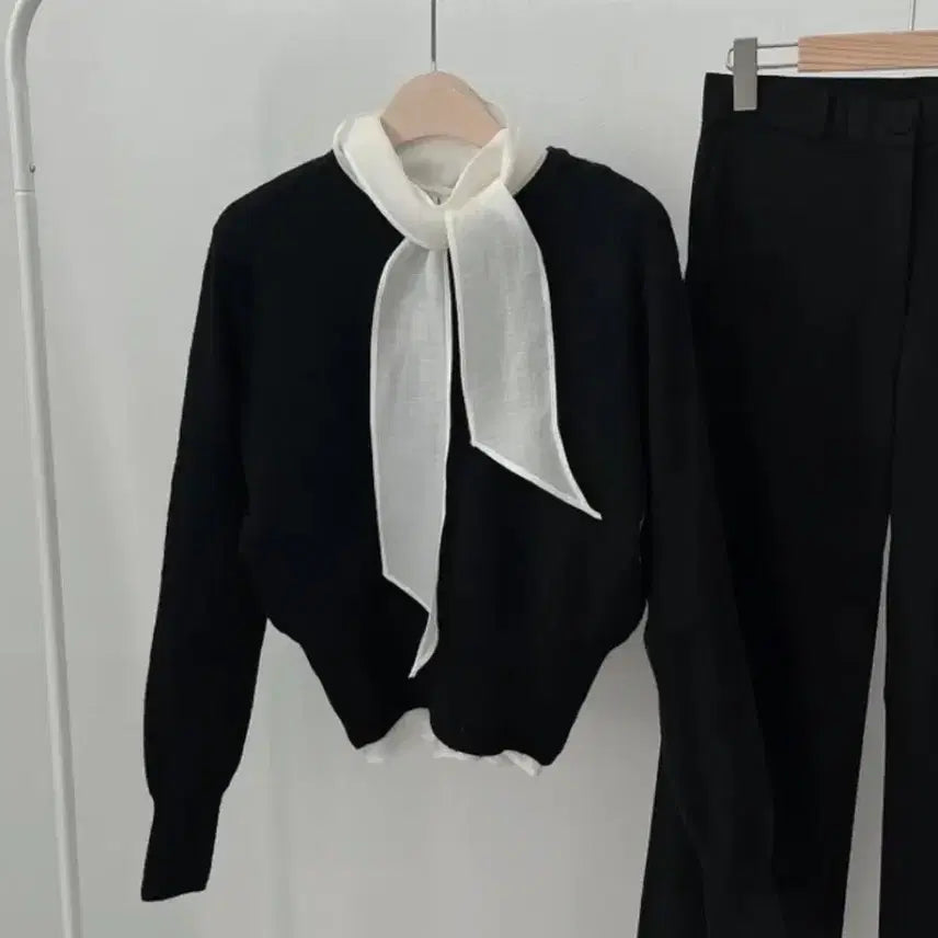 [BUNJANG] H.Room Sharen Cashmere Wool Round Knit / 에이치룸 하객룩 샤렌 캐시울 심플 라운드니트