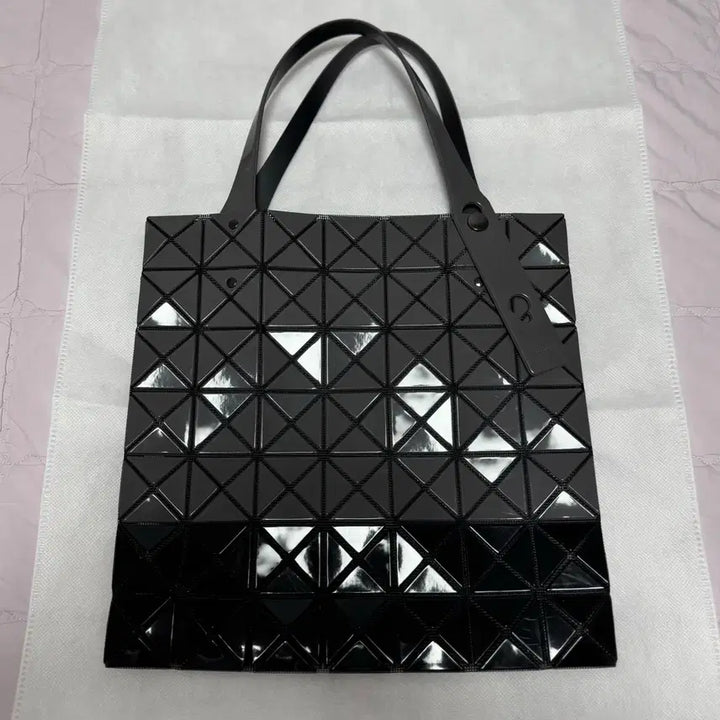 [BUNJANG] Bao Bao Prism Tote Bag / 바오바오 프리즘 토트백