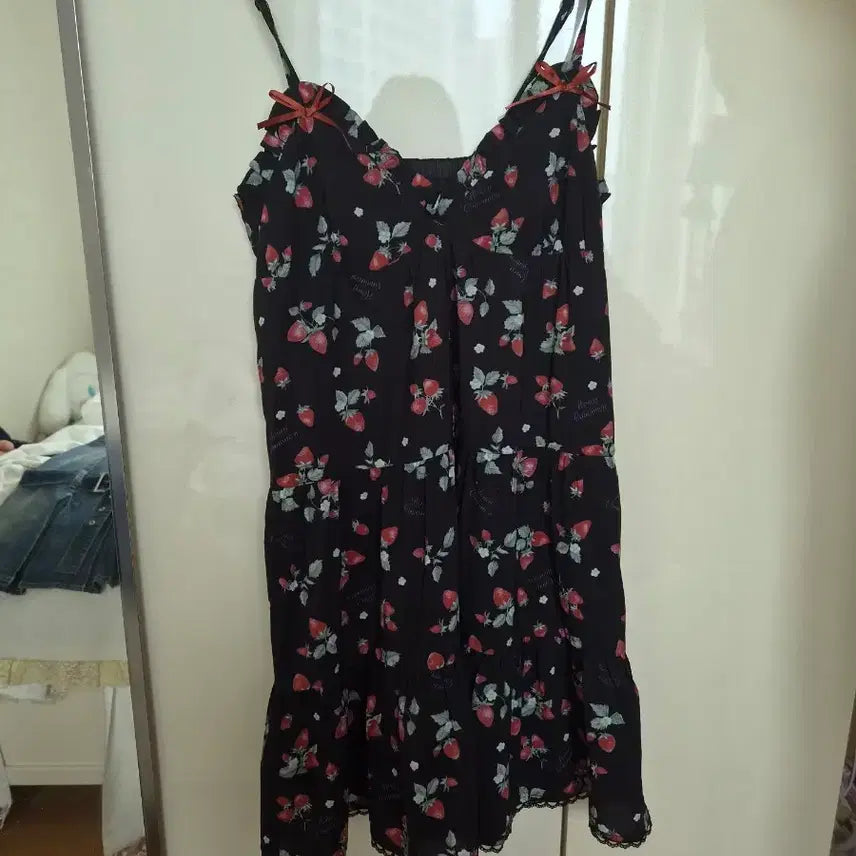 [BUNJANG] Honey Cinnamon Strawberry Camisole Dress / 허니시나몬 딸기 캐미솔원피스
