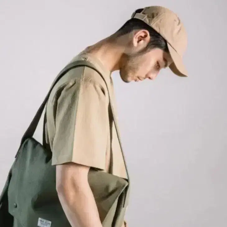 [BUNJANG] Nordic Island Canvas Messenger Bag Khaki / 노르딕아일랜드 캔버스 메신저백 카키