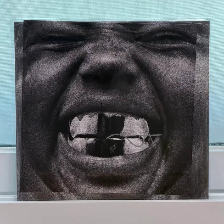 [BUNJANG] Kanye (Ye) BULLY Signed Black Vinyl LP with Signed Art Card / [싸인LP] 칸예 (Ye) BULLY 블랙반 (Signed vinyl)