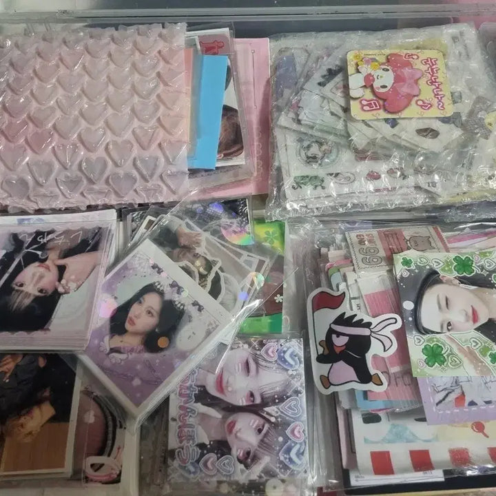 [BUNJANG] Idol Photocard &amp; Sticker Goods Bundle Set with Album CD / 아이돌 포토카드 &amp; 스티커 굿즈 및 앨범CD(일괄판매)