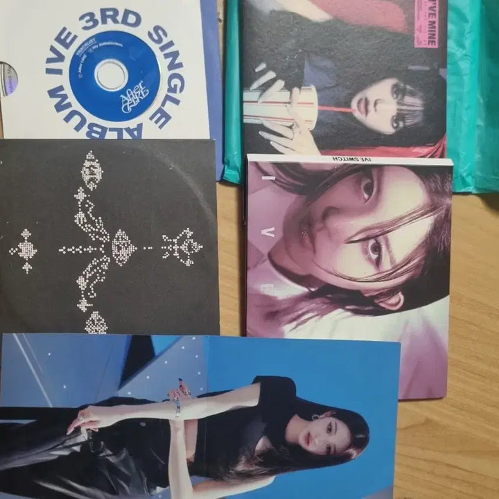 [BUNJANG] Idol Photocard &amp; Sticker Goods Bundle Set with Album CD / 아이돌 포토카드 &amp; 스티커 굿즈 및 앨범CD(일괄판매)
