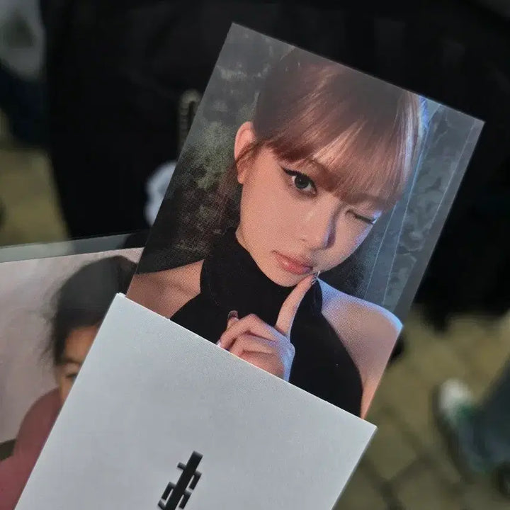 [BUNJANG] LE SSERAFIM Hong Eunchae Studio Photocard / 르세라핌 홍은채 공방포카 판매