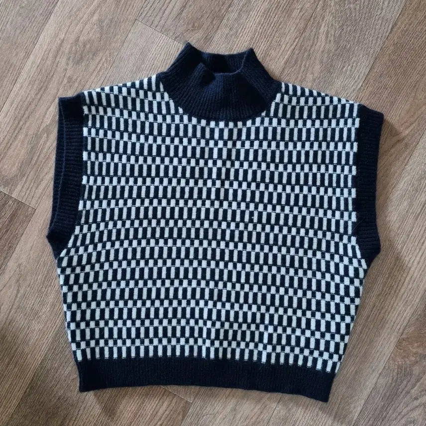 [BUNJANG] 8seconds High-Neck Vest + Black Slacks Set / 에잇세컨즈 하이넥조끼+슬랙스바지 2벌